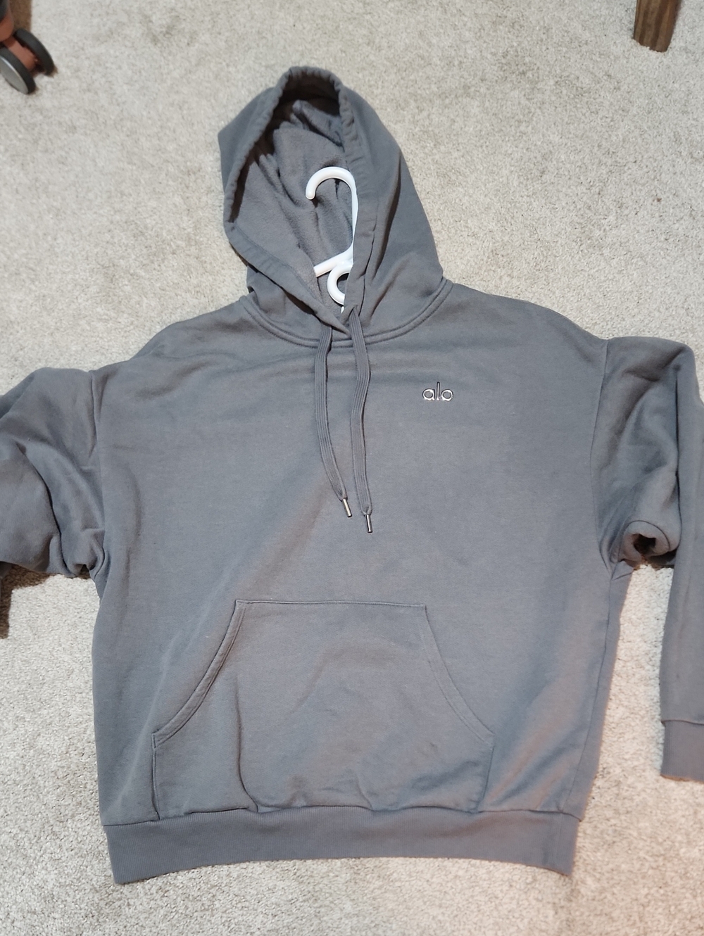 ALO Yoga Men's Gray Pullover Hoodie with Subtle Logo